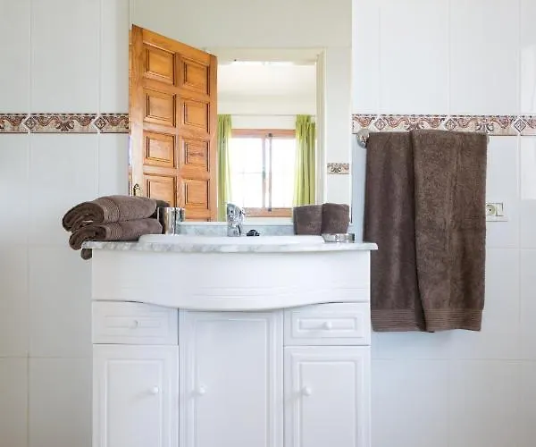 Casa Amarilla Sunny With Heated Pool Villa *