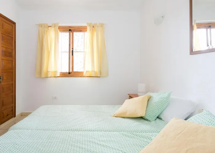 Casa Amarilla Sunny With Heated Pool * サンミゲル・デ・アボナ