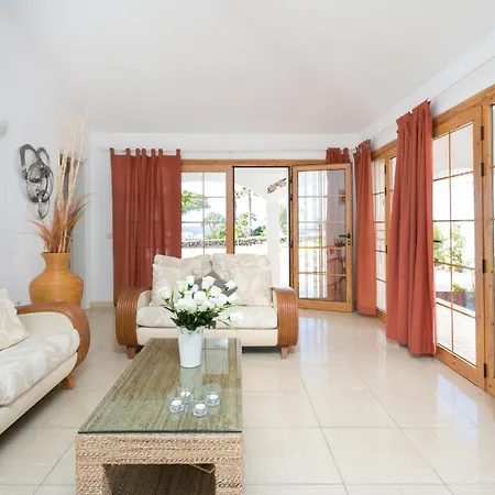 Casa Amarilla Sunny With Heated Pool Βίλα